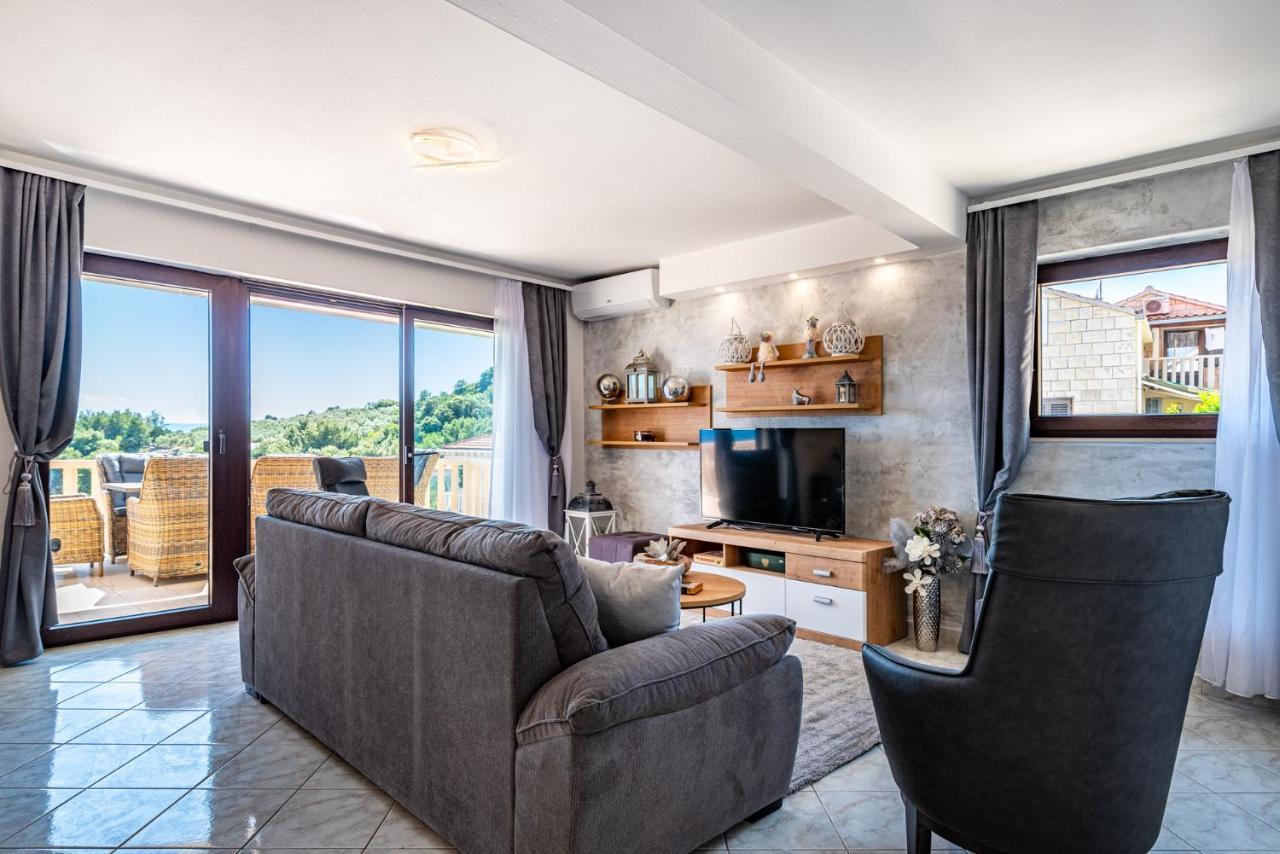 Villa Kadena - Luxury Seaside Villa With Private Heated Pool Selca  Exterior photo
